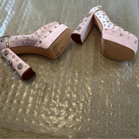 Elegant Pink Embellished Women's Heels - Picture 5 of 8